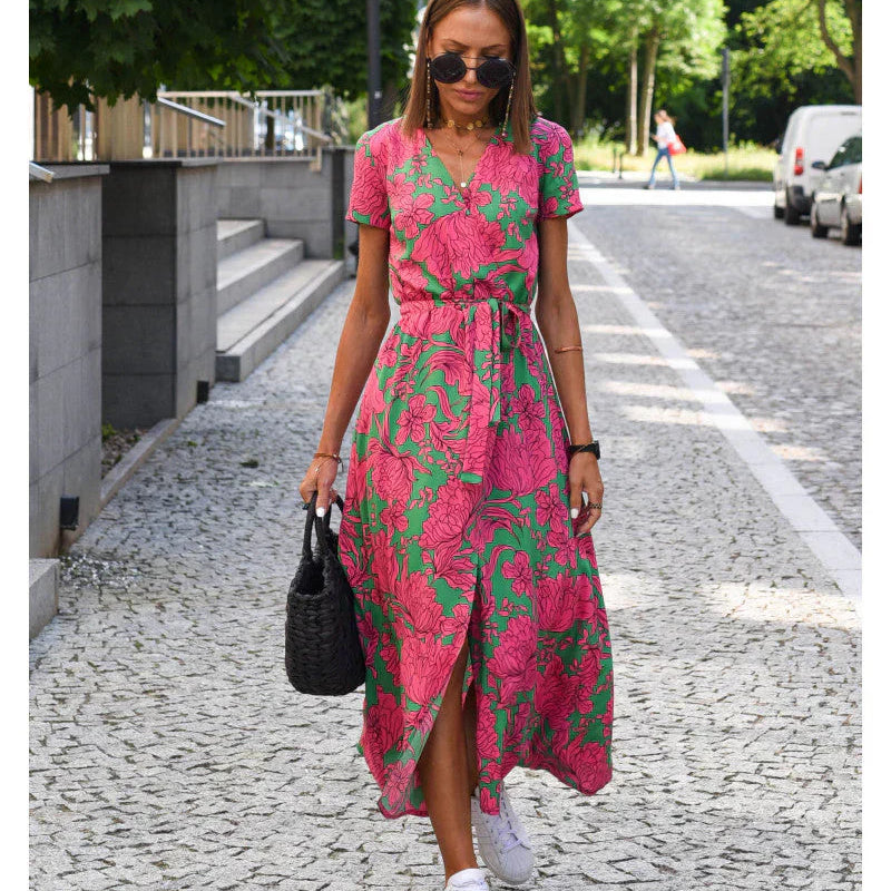 Feline – Elegante jurk met V-hals en Figuurvormende Snit