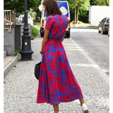 Feline – Elegante jurk met V-hals en Figuurvormende Snit